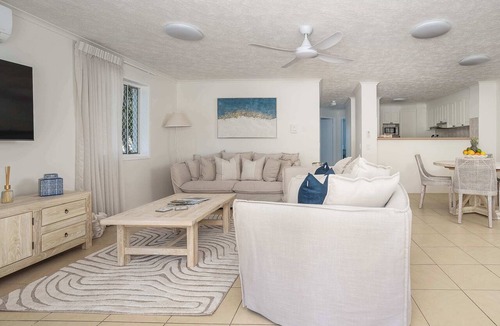 Burleigh Heads Apartment | Apartment in Burleigh Heads Ground Floor with Pool!