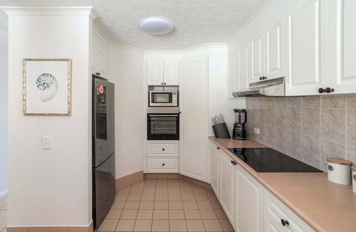 Burleigh Heads Apartment | Apartment in Burleigh Heads Ground Floor with Pool!