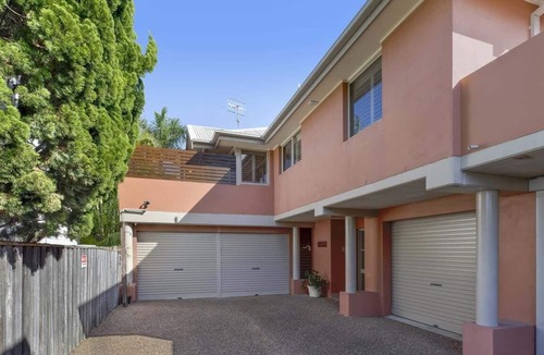 North Avoca House | Applecross Townhouse – 300m Level Walk to the Beach