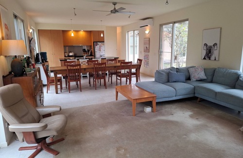 Newham House | Applegarth - Hanging Rock Views, Near Wineries, Rural 3BR Stay!