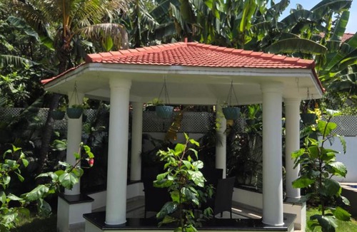 Covelong Beach Hotel | Aqua blue beach bay