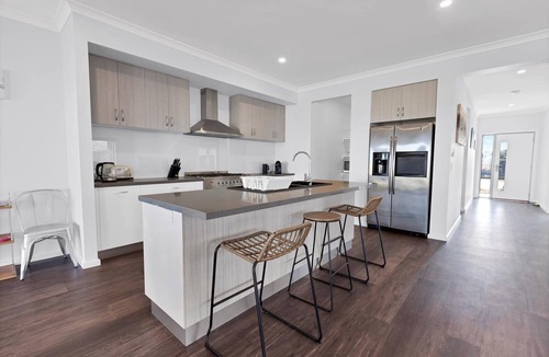 Eagle Point House | Aqua Views: Views towards the beautiful Gippsland Lakes and Eagle Point Bay