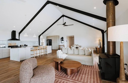 Piambong House | Arcadia Refined Wellness Retreat with Scenic Views
