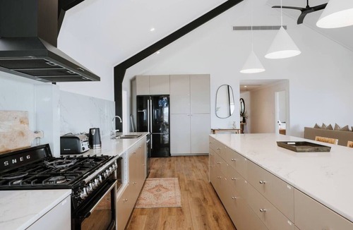 Piambong House | Arcadia Refined Wellness Retreat with Scenic Views