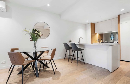 Collingwood Apartment | Architectural charm in uber-hip Collingwood!