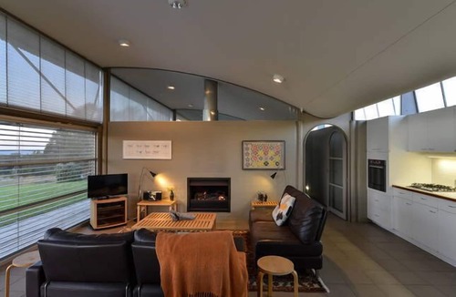 Bingie House | Architectural masterpiece on 100 acres next to the beach