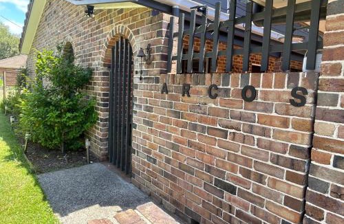 Hat Head House | Arcos