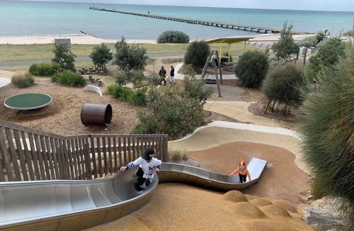 Rosebud House | Argo Sands -Steps to the beach! Walk to the pier, playground, shops and cafes
