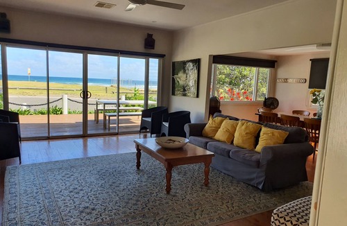 Thirroul House | Arriba Beachfront Cottage