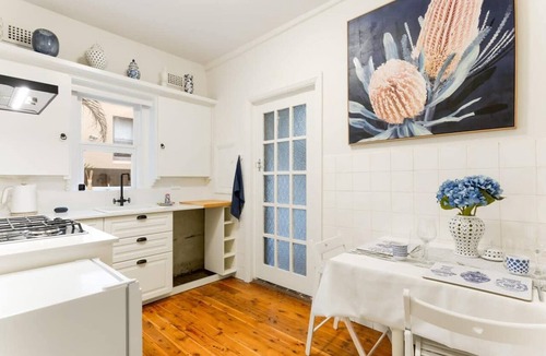Manly Apartment | Art Deco Apartment Meters Away From The Beach