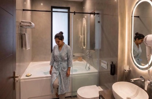 Gurugram Hotel | Art Luxury Service Apartment Golf Course Road