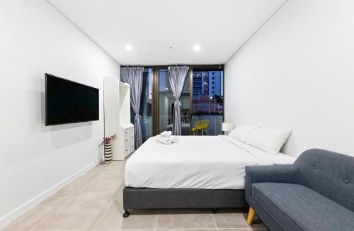 Bondi Junction Hotel | Arthur Hotel Bondi Junction no reception and house keeping no sofa bed