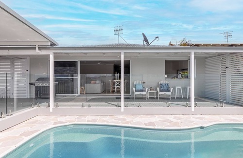 Soldiers Point House | Ash Haven, 19 Ash St - views, pool, air con, boat parking, Wi-Fi