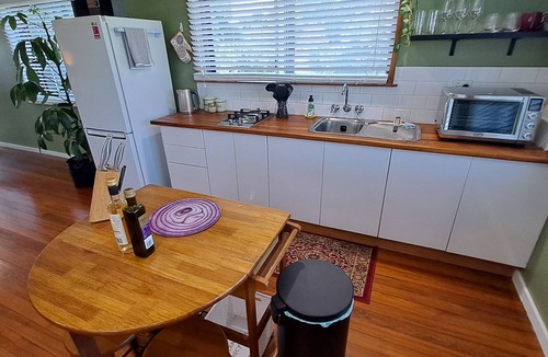 Atherton Apartment | Atherton Apartment with Views and Breakfast Hamper