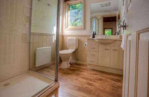 Bright House | Autumn Abode Cottages - One
