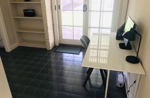 Wagga Wagga House | "Ava" on fox St. Entire central residence in peaceful st with yard & 5G WIFI