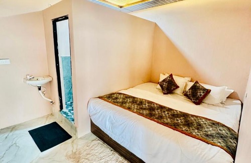 Sanwer Hotel | Avigat Kabir hotel sanwer