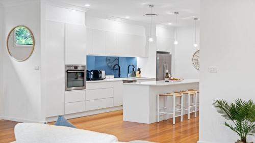 Avoca Beach House | Avoca Beach - The Round Drive
