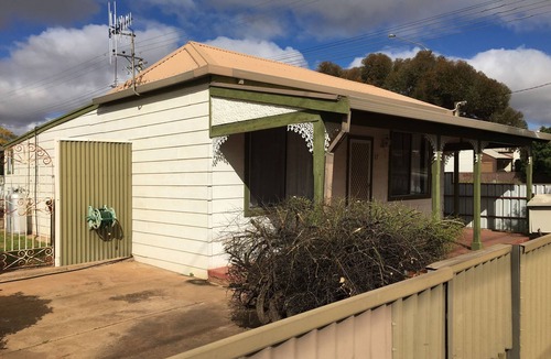 Broken Hill Cottage | Away Cottages Broken Hill