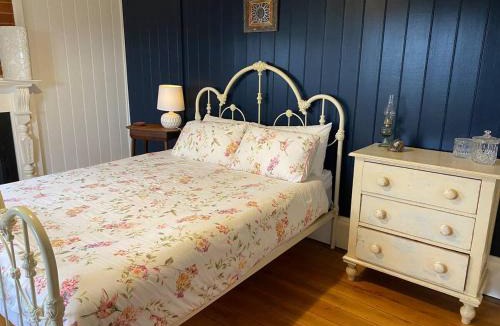 Tenterfield House | Awen Cottage