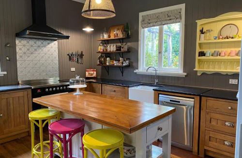 Tenterfield House | Awen Cottage - Where Heritage meets the heart of Tenterfield