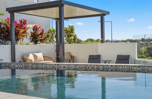 Bokarina Apartment | Azzure Beachside Retreat - Pool, Gym & Steam Room