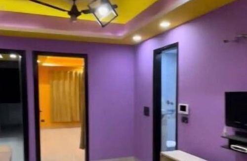 Gurugram Apartment | Babbu's Smart Residencies Blue Room
