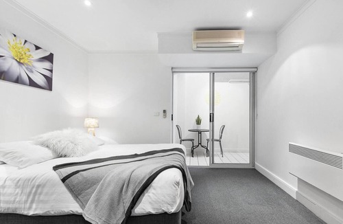 Carlton South Apartment | Backpackers Delight on Lygon Street near RMIT