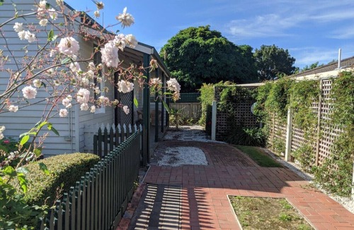 Devonport Cottage | Badger’s Inlet Devonport