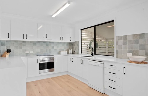 East Ballina House | Baileys Beach House with Ocean Glimpses