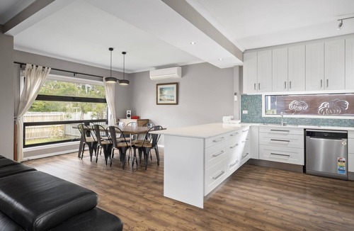 Balnarring Beach House | Balnarring Beach Haven - Peaceful, tranquil retreat with modern amenities. Walk to beach.