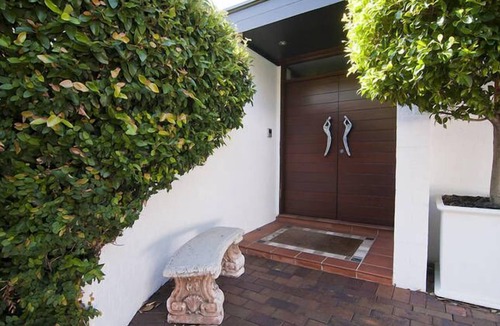 Mollymook Beach House | BANNISTER COVE MOLLYMOOK - Art House - spa -