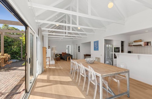 Barwon Heads House | Barwon Beach & Golf Getaway