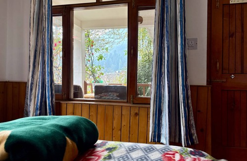 Old Manali Hotel | Basera by Mountain Story