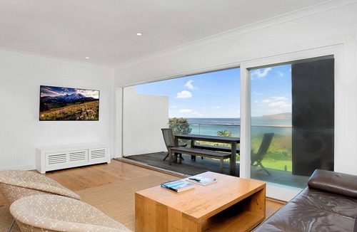 Mona Vale Apartment | Basin Beachfront by Beach Stays