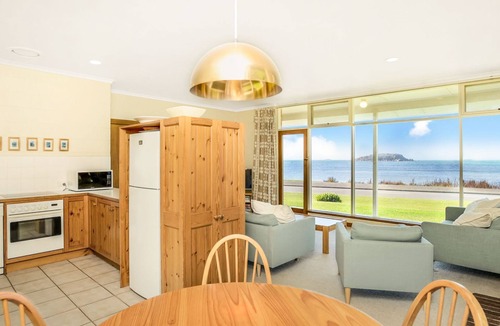 Encounter Bay House | Battye Cottage Beautiful Sea Views All Year Round