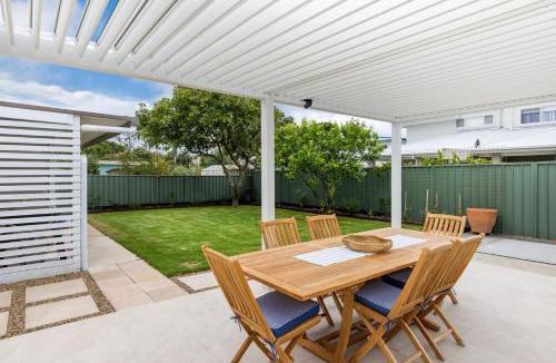 Callala Beach House | Bay Bliss - Fireplace - 3 Mins Walk to Beach
