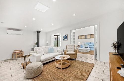 Callala Beach House | Bay Bliss - Fireplace - 3 Mins Walk to Beach