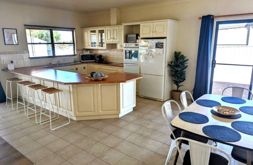 Moonta Bay Hotel | Bayside Breeze, Moonta Bay
