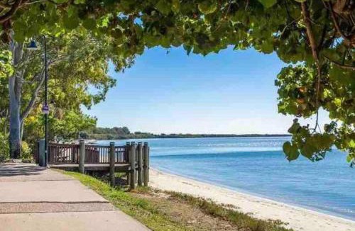 Deception Bay House | Bayside Living - Walk to Water - Central location
