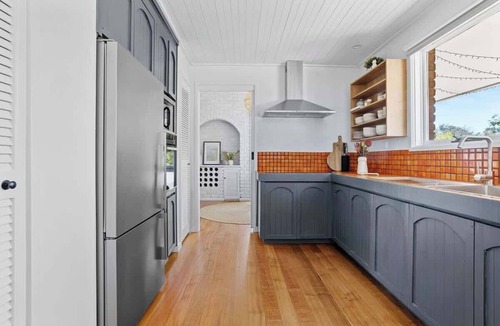 McCrae House | Bayside Retreat - 100m Beach, Games Room