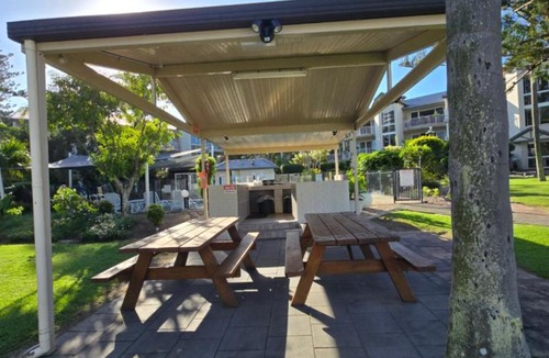 Runaway Bay Apartment | Bayview Bay Apartments and Marina