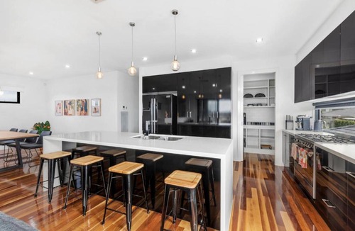 Curlewis House | Bayview Luxe- Sleeping 14, Pet Friendly, Views- 4 bedroom, lounge with sofa beds