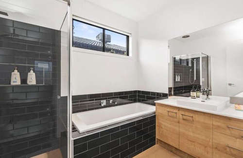Curlewis House | Bayview Luxe- Sleeping 14, Pet Friendly, Views- 4 bedroom, lounge with sofa beds