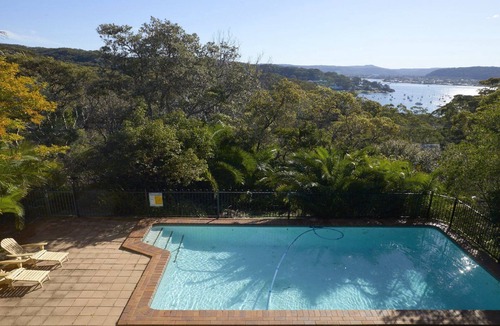 Killcare Heights Apartment | Bayviews, Pool and Amazing Sunsets