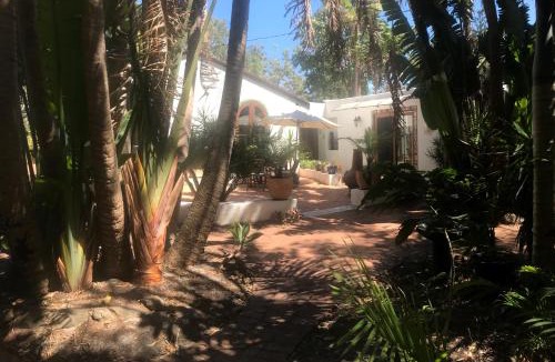 Suffolk Park House | Beach Bliss - Private Suite, Tropical Tranquility, 3 mins walk to beach