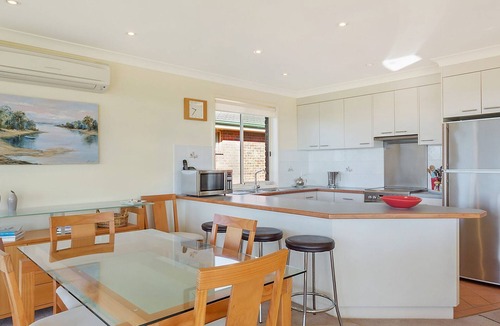 North Narooma Apartment | Beach Breakers Apartment - Stunning Views
