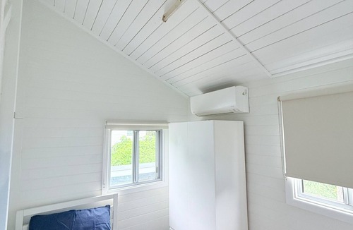 Emu Park Resort | Beach Dorm accommodation with shared toilet & shower