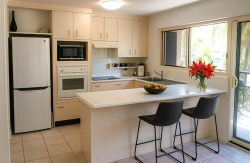 North Ward Apartment | Beach Front Strand Stay-Steps to Beach & Waterpark Townsville