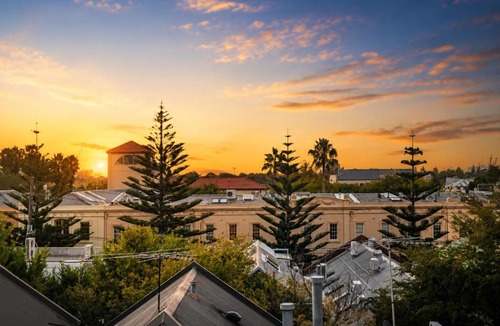 Port Melbourne Apartment | Beach Gem with Gorgeous View
